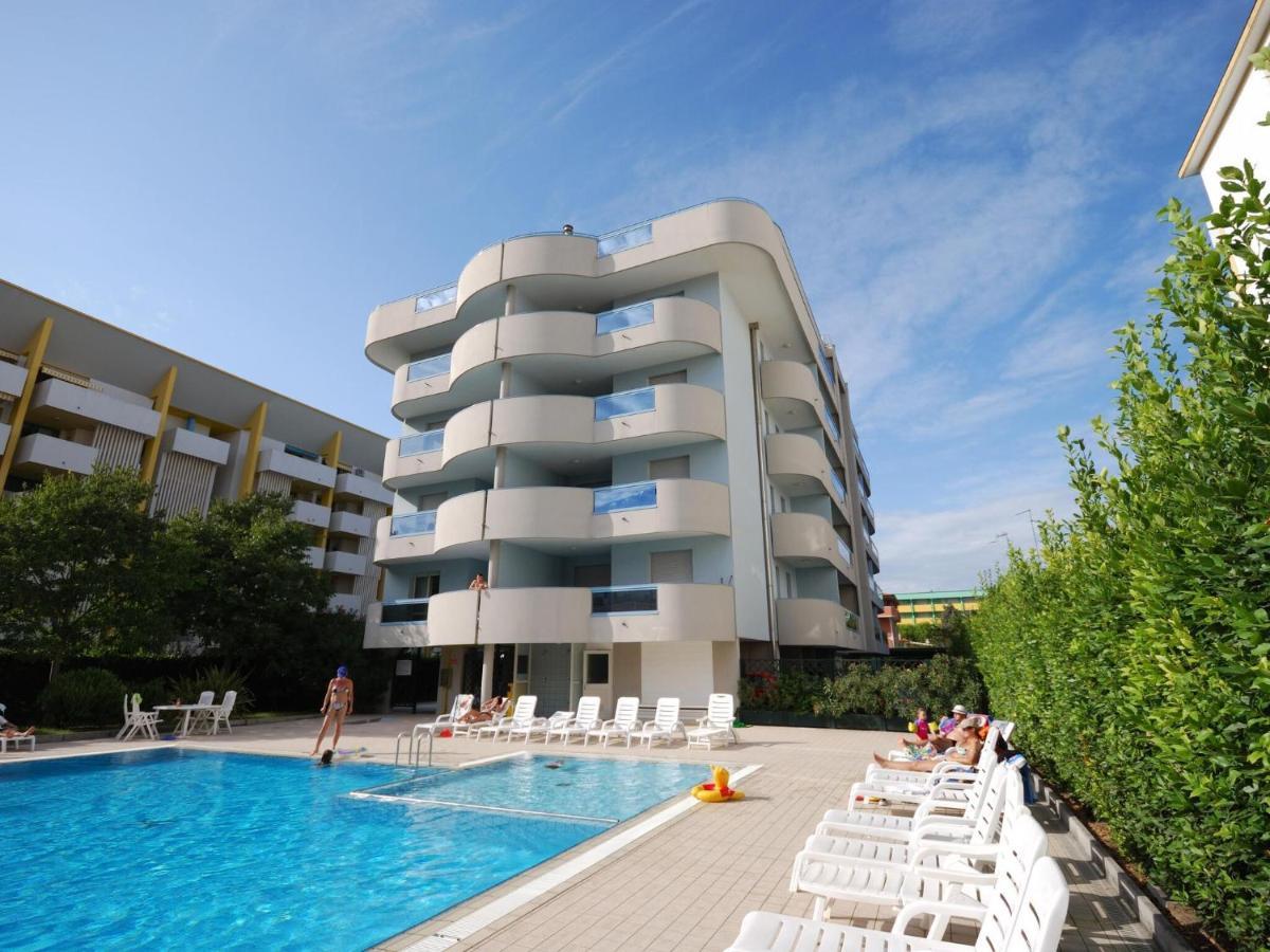 Apartment In Bibione Spiaggia Near The Beach Екстериор снимка